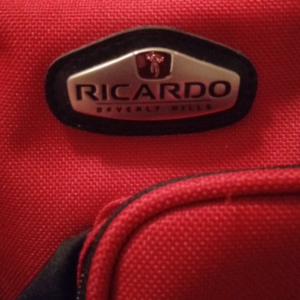 Ricardo Beverly Hills shoulder travel carry on bag